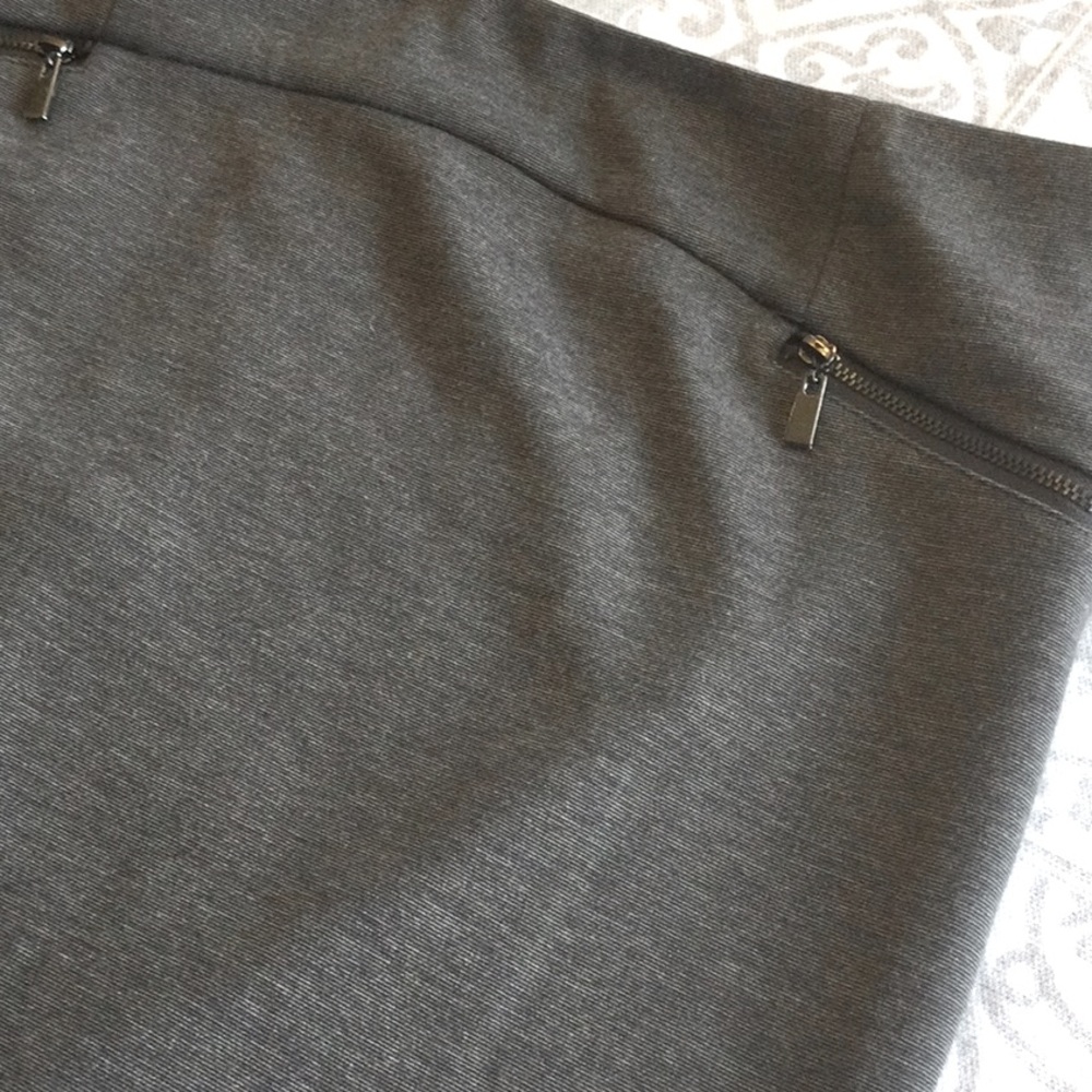 Extra nice skirt. Laundry by Shelli Segal. Size 8